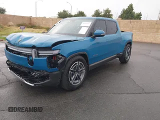 2025 Rivian R1T Adventure z VIN 7FCTGBAA9SN035986, wystawiony jako IAAI lot #41510257 z przebiegiem 2 102 mil mil oraz . Historia ofert i sprzedaży dostępna na DreamBid. Obrazek 2.