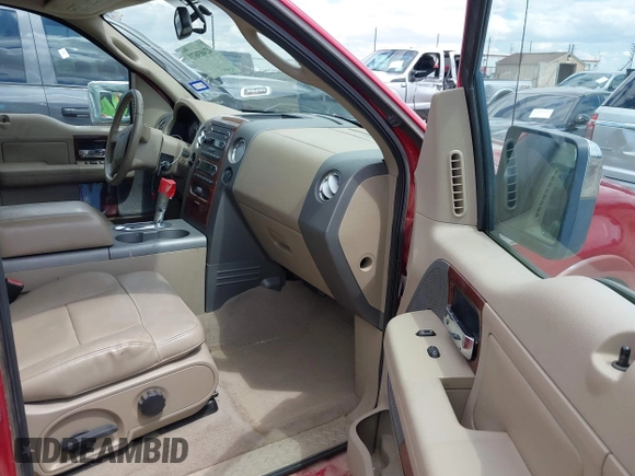 2008 Ford F-150 XLT z VIN 1FTPW12V58FB08893, wystawiony jako IAAI lot #42403673 z przebiegiem 150 955 mil mil oraz . Historia ofert i sprzedaży dostępna na DreamBid. Obrazek 5.