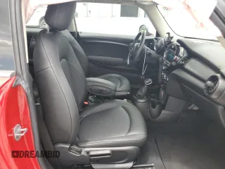 2019 MINI Hardtop Cooper с VIN WMWXP5C59K2H32200, выставлен на аукционе Copart как лот 62557905 с пробегом 17 257 миль миль и Списание • Salvage title. История ставок и продаж доступна на DreamBid. Изображение 11.