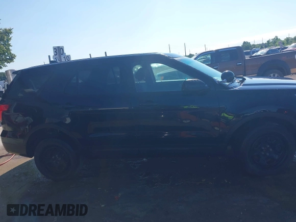2017 Ford Police Interceptor Utility with VIN 1FM5K8AT7HGB55148, listed as a IAAI auction lot 40736361 with 100,962 mi miles and . Bid and sale history available at DreamBid. Image 13.