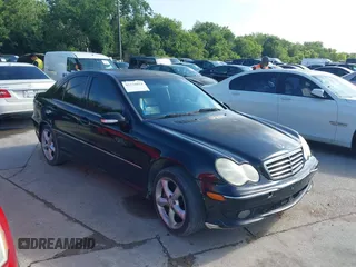 2005 Mercedes-Benz C 230 Kompressor z VIN WDBRF40J25A727064, wystawiony jako IAAI lot #42348014 z przebiegiem 162 940 mil mil oraz . Historia ofert i sprzedaży dostępna na DreamBid. Obrazek 1.