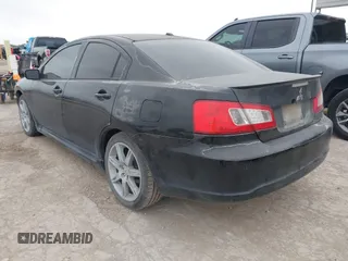 2010 Mitsubishi Galant ES z VIN 4A32B3FF9AE007742, wystawiony jako IAAI lot #42032505 z przebiegiem 248 472 mil mil oraz . Historia ofert i sprzedaży dostępna na DreamBid. Obrazek 3.