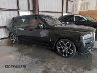 2023 Rolls-Royce Cullinan z VIN SLATV4C02PU220042, wystawiony jako Copart lot #73976404 z przebiegiem Nie podano mil oraz Nie do naprawy. Historia ofert i sprzedaży dostępna na DreamBid. Obrazek 4.