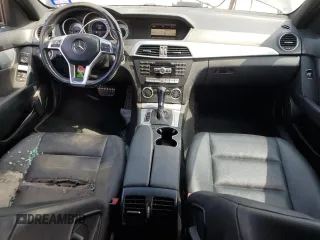 2014 Mercedes-Benz C 250 Sport z VIN WDDGF4HB9EA934191, wystawiony jako Copart lot #56050175 z przebiegiem 186 887 mil mil oraz Szkoda całkowita • Salvage title. Historia ofert i sprzedaży dostępna na DreamBid. Obrazek 8.
