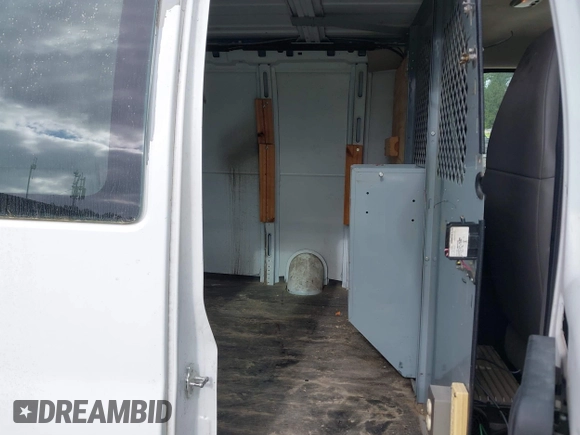 2008 Chevrolet City Express Cargo z VIN 1GCGG256481189714, wystawiony jako IAAI lot #42088663 z przebiegiem 181 103 mil mil oraz . Historia ofert i sprzedaży dostępna na DreamBid. Obrazek 8.