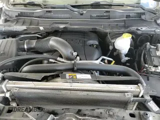 2018 Ram 1500 Tradesman z VIN 1C6RR6FT1JS325108, wystawiony jako Copart lot #68027385 z przebiegiem 110 878 mil mil oraz Szkoda całkowita • Salvage title. Historia ofert i sprzedaży dostępna na DreamBid. Obrazek 13.