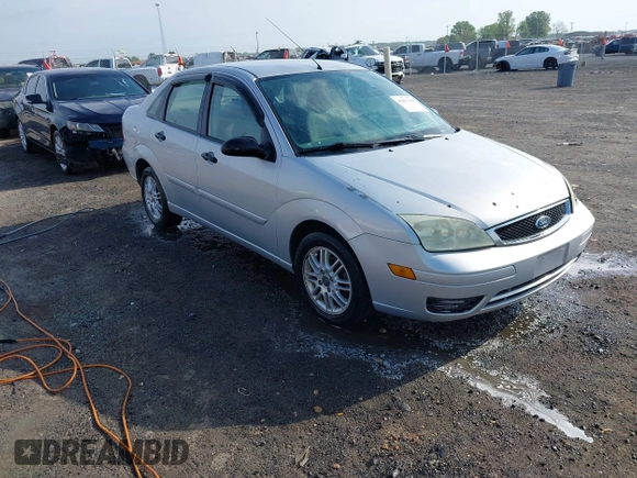 2005 Ford Focus S with VIN 1FAFP34N05W257702, listed as a IAAI auction lot 42023161 with 270,136 mi miles and . Bid and sale history available at carsss.com. Image 1.