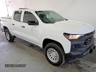 2023 Chevrolet Colorado 4WD Work Truck z VIN 1GCGTBEC6P1200177, wystawiony jako IAAI lot #42550000 z przebiegiem 8 222 mil mil oraz . Historia ofert i sprzedaży dostępna na DreamBid. Obrazek 1.