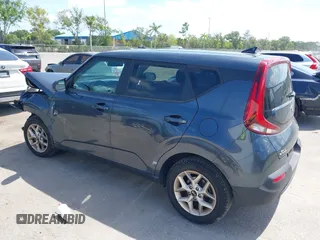 2020 Kia Soul S with VIN KNDJ23AU8L7073811, listed as a IAAI auction lot 39234877 with 42,594 mi miles. Bid and sale history available at carsss.com. Image 3.