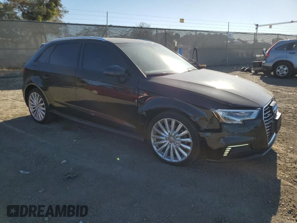 2017 Audi A3 e-tron Sportback Premium z VIN WAUUPBFF5HA036628, wystawiony jako Copart lot #88104335 z przebiegiem 78 806 mil mil oraz Szkoda całkowita • Salvage title. Historia ofert i sprzedaży dostępna na DreamBid. Obrazek 4.