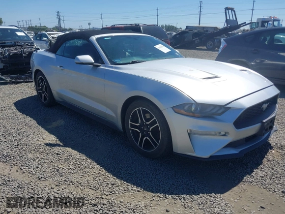 2018 Ford Mustang EcoBoost Premium z VIN 1FATP8UH9J5110286, wystawiony jako IAAI lot #42632454 z przebiegiem 60 355 mil mil oraz . Historia ofert i sprzedaży dostępna na DreamBid. Obrazek 1.