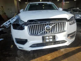 2023 Volvo XC90 Plus with VIN YV4062PN9P1985881, listed as a Copart auction lot 45497695 with 21,933 mi miles and Salvage Title. Bid and sale history available at carsss.com. Image 5.