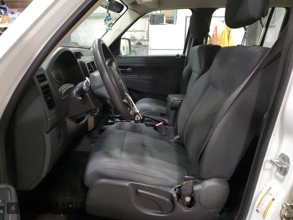 2012 Jeep Liberty Sport Latitude z VIN 1C4PJMAK6CW106120, wystawiony jako Copart lot #51434905 z przebiegiem 197 080 mil mil oraz Czysty tytuł • Clean title. Historia ofert i sprzedaży dostępna na DreamBid. Obrazek 7.