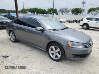2012 Volkswagen Passat SE z VIN 1VWBP7A32CC063994, wystawiony jako Copart lot #59270995 z przebiegiem 169 999 mil mil oraz Szkoda całkowita • Salvage title. Historia ofert i sprzedaży dostępna na DreamBid. Obrazek 4.