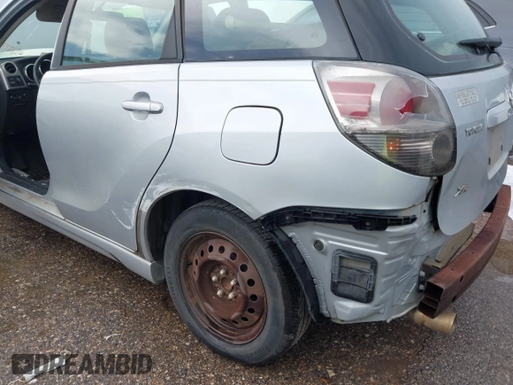 2006 Toyota Matrix STD z VIN 2T1KR32E96C579254, wystawiony jako IAAI lot #42510755 z przebiegiem 226 066 mil mil oraz . Historia ofert i sprzedaży dostępna na DreamBid. Obrazek 6.