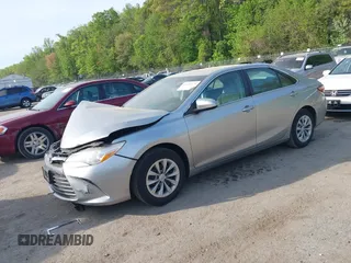 2017 Toyota Camry XLE z VIN 4T1BF1FK8HU376791, wystawiony jako IAAI lot #42114379 z przebiegiem 54 319 mil mil oraz . Historia ofert i sprzedaży dostępna na DreamBid. Obrazek 2.