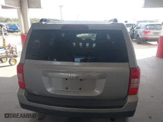 2015 Jeep Patriot Sport with VIN 1C4NJPBB9FD263597, listed as a IAAI auction lot 41512754 with 177,480 mi miles. Bid and sale history available at carsss.com. Image 16.