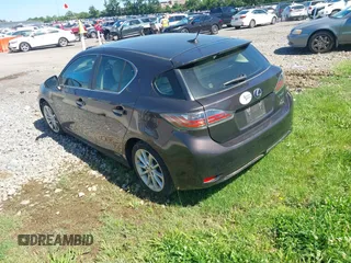 2012 Lexus CT 200h z VIN JTHKD5BH1C2120958, wystawiony jako IAAI lot #42314019 z przebiegiem 142 067 mil mil oraz . Historia ofert i sprzedaży dostępna na DreamBid. Obrazek 3.