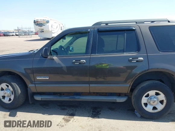 2006 Ford Explorer XLS z VIN 1FMEU62E86UA19804, wystawiony jako IAAI lot #42103063 z przebiegiem 150 466 mil mil oraz . Historia ofert i sprzedaży dostępna na DreamBid. Obrazek 15.