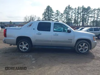 2013 Chevrolet Avalanche LS with VIN 3GNMCEE02DG207190, listed as a IAAI auction lot 41396345 with 223,378 mi miles and . Bid and sale history available at DreamBid. Image 13.