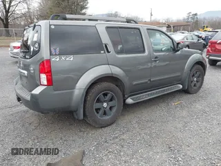 2008 Nissan Pathfinder S z VIN 5N1AR18B48C650137, wystawiony jako IAAI lot #41467663 z przebiegiem 300 846 mil mil oraz . Historia ofert i sprzedaży dostępna na DreamBid. Obrazek 4.