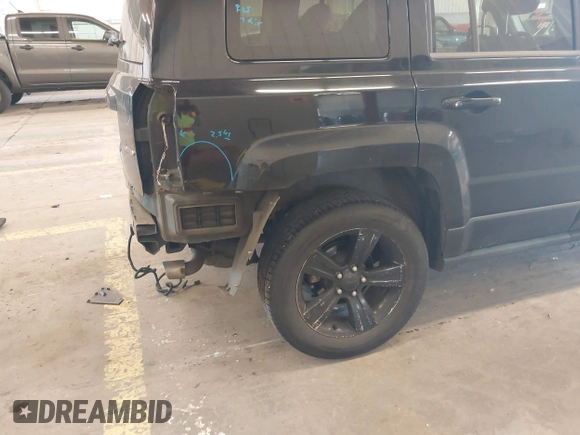 2014 Jeep Patriot Limited with VIN 1C4NJRCB4ED629085, listed as a IAAI auction lot 39414215 with 87,409 mi miles. Bid and sale history available at carsss.com. Image 15.