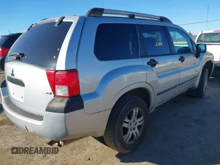 2004 Mitsubishi Endeavor LS with VIN 4A4MM21S34E004661, listed as a IAAI auction lot 41283069 with 255,650 mi miles. Bid and sale history available at carsss.com. Image 4.