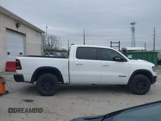 2022 Ram 1500 Rebel z VIN 1C6SRFLT1NN267513, wystawiony jako IAAI lot #41961821 z przebiegiem 140 488 mil mil oraz . Historia ofert i sprzedaży dostępna na DreamBid. Obrazek 14.