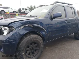 2011 Nissan Frontier PRO-4X with VIN 1N6AD0EV8BC435649, listed as a IAAI auction lot 41922791 with 203,928 mi miles. Bid and sale history available at carsss.com. Image 6.