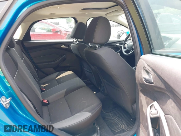2014 Ford Focus SE z VIN 1FADP3K27EL459969, wystawiony jako IAAI lot #42412165 z przebiegiem 77 055 mil mil oraz . Historia ofert i sprzedaży dostępna na DreamBid. Obrazek 8.