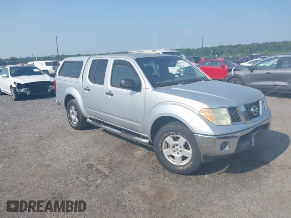 2008 Nissan Frontier SE z VIN 1N6AD07U38C435118, wystawiony jako IAAI lot #42472598 z przebiegiem 158 538 mil mil oraz . Historia ofert i sprzedaży dostępna na DreamBid. Obrazek 1.