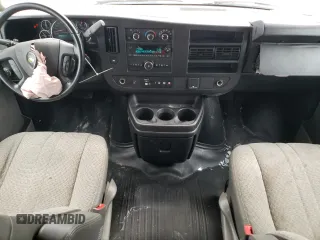 2023 Chevrolet Express Passenger LS z VIN 1GAZGNFP6P1205159, wystawiony jako Copart lot #54216095 z przebiegiem 33 752 mil mil oraz Szkoda całkowita • Salvage title. Historia ofert i sprzedaży dostępna na DreamBid. Obrazek 8.