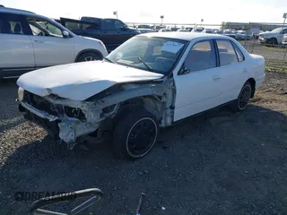 1995 Toyota Camry LE z VIN JT2SK12E5S0332027, wystawiony jako IAAI lot #42078977 z przebiegiem 128 929 mil mil oraz . Historia ofert i sprzedaży dostępna na DreamBid. Obrazek 2.