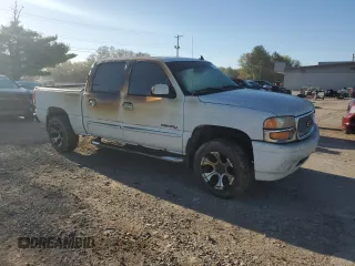 2006 GMC Sierra Denali z VIN 2GTEK63N961143391, wystawiony jako Copart lot #73767264 z przebiegiem Nie podano mil oraz Szkody całkowita. Historia ofert i sprzedaży dostępna na DreamBid. Obrazek 4.