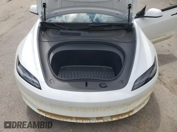 2025 Tesla Model 3 Long Range z VIN 5YJ3E1EAXSF971341, wystawiony jako Copart lot #57615695 z przebiegiem 4 823 mil mil oraz Szkoda całkowita • Salvage title. Historia ofert i sprzedaży dostępna na DreamBid. Obrazek 11.