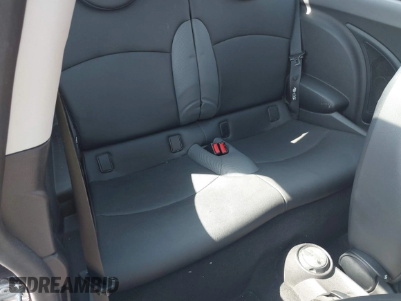 2007 MINI Hardtop with VIN WMWMF33567TT53664, listed as a IAAI auction lot 42027768 with 75,970 mi miles and . Bid and sale history available at DreamBid. Image 8.