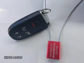 2018 Jeep Cherokee Latitude Plus с VIN 1C4PJLLBXJD553016, выставлен на аукционе IAAI как лот 42254055 с пробегом 239 381 миль миль и . История ставок и продаж доступна на DreamBid. Изображение 11.