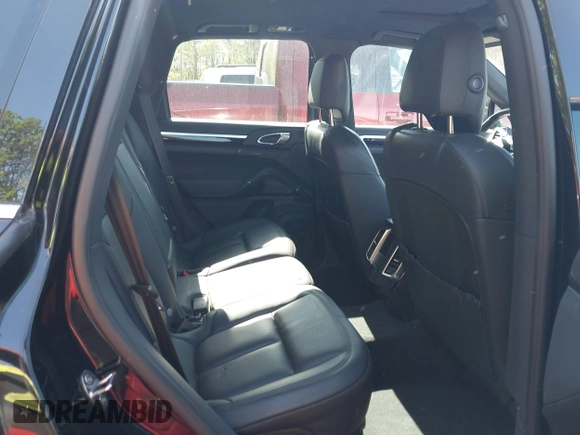 2016 Porsche Cayenne z VIN WP1AA2A23GLA04144, wystawiony jako IAAI lot #42117178 z przebiegiem 70 255 mil mil oraz . Historia ofert i sprzedaży dostępna na DreamBid. Obrazek 7.