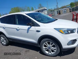 2017 Ford Escape SE with VIN 1FMCU9GD4HUB55262, listed as a IAAI auction lot 42146088 with 98,407 mi miles. Bid and sale history available at carsss.com. Image 6.
