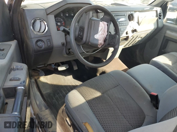 2014 Ford F-250 XL z VIN 1FTBF2B6XEEA74685, wystawiony jako Copart lot #81015734 z przebiegiem 185 145 mil mil oraz Szkoda całkowita • Salvage title. Historia ofert i sprzedaży dostępna na DreamBid. Obrazek 8.