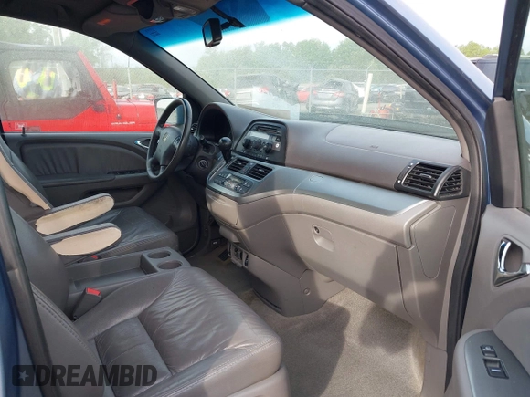 2010 Honda Odyssey EX-L with VIN 5FNRL3H63AB075187, listed as a IAAI auction lot 42114126 with 131,272 mi miles. Bid and sale history available at carsss.com. Image 5.