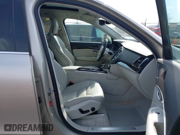 2016 Volvo XC90 T6 Momentum with VIN YV4A22PK7G1050168, listed as a IAAI auction lot 41720055 with 119,957 mi miles. Bid and sale history available at carsss.com. Image 5.