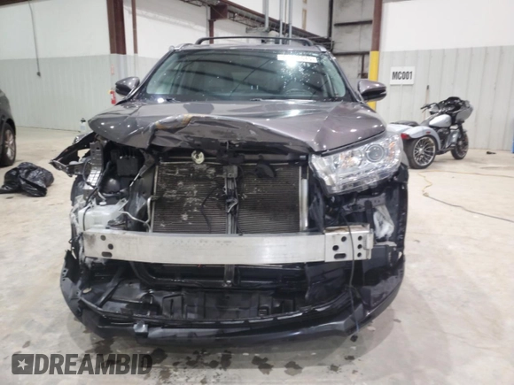 2018 Toyota Highlander SE z VIN 5TDJZRFH8JS556874, wystawiony jako Copart lot #60459645 z przebiegiem 108 118 mil mil oraz Nie do naprawy • Non repairable. Historia ofert i sprzedaży dostępna na DreamBid. Obrazek 5.