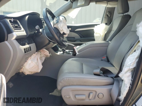 2019 Toyota Highlander SE z VIN 5TDJZRFH8KS705933, wystawiony jako Copart lot #61990425 z przebiegiem 65 839 mil mil oraz Szkoda całkowita • Salvage title. Historia ofert i sprzedaży dostępna na DreamBid. Obrazek 7.