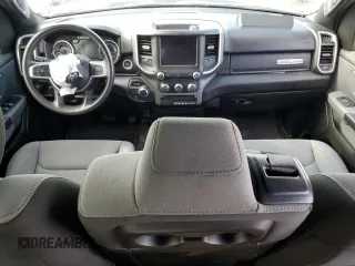 2022 Ram 1500 Big Horn z VIN 1C6RREBG2NN202103, wystawiony jako Copart lot #46644485 z przebiegiem 53 375 mil mil oraz Czysty tytuł • Clean title. Historia ofert i sprzedaży dostępna na DreamBid. Obrazek 8.