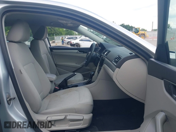 2016 Volkswagen Passat S with VIN 1VWAT7A33GC040009, listed as a IAAI auction lot 42582361 with 91,961 mi miles and . Bid and sale history available at DreamBid. Image 5.