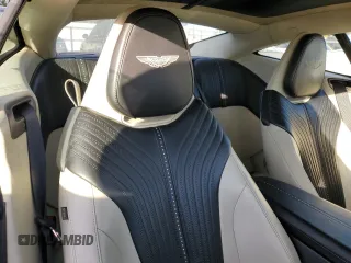2017 Aston Martin DB11 z VIN SCFRMFAV8HGL03041, wystawiony jako Copart lot #41682005 z przebiegiem Nie podano mil oraz Szkoda całkowita • Salvage title. Historia ofert i sprzedaży dostępna na DreamBid. Obrazek 10.