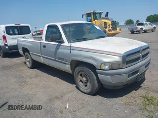 1998 Dodge 1500 z VIN 3B7HC16Z4WM249946, wystawiony jako IAAI lot #42333516 z przebiegiem Nie podano mil oraz . Historia ofert i sprzedaży dostępna na DreamBid. Obrazek 1.