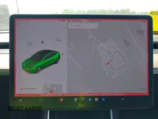 2018 Tesla Model 3 Long Range Battery z VIN 5YJ3E1EBXJF121183, wystawiony jako IAAI lot #42070712 z przebiegiem 71 823 mil mil oraz . Historia ofert i sprzedaży dostępna na DreamBid. Obrazek 18.