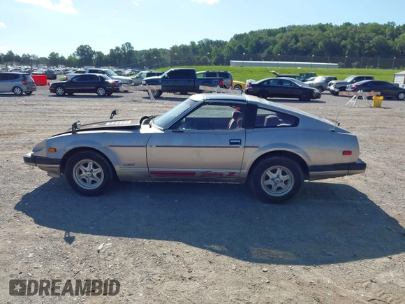 1983 Datsun 280ZX z VIN JN1HZ04S9DX573578, wystawiony jako IAAI lot #42516151 z przebiegiem 135 572 mil mil oraz . Historia ofert i sprzedaży dostępna na DreamBid. Obrazek 14.